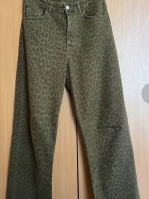 Animal print jeans like new, size M 38 10