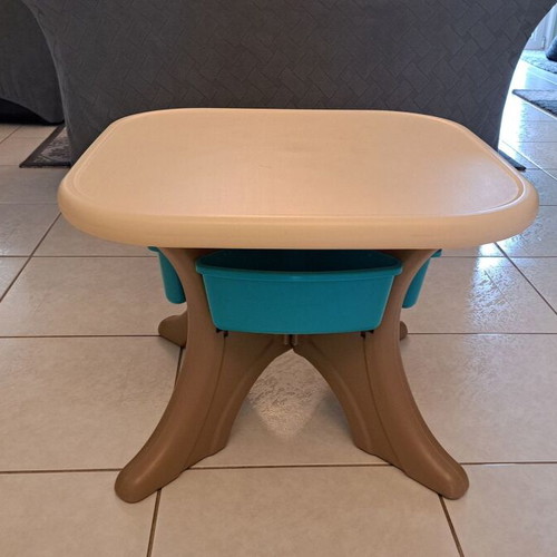 Children's table like new, sturdy plastic, assembly required