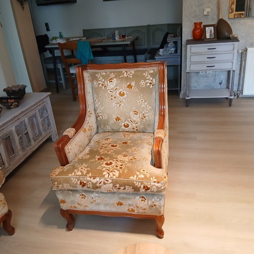 Classic living room set like new, vintage style with walnut wood
