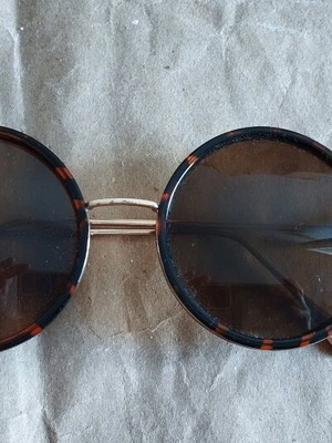 Faux sunglasses used, round with soft leopard pattern