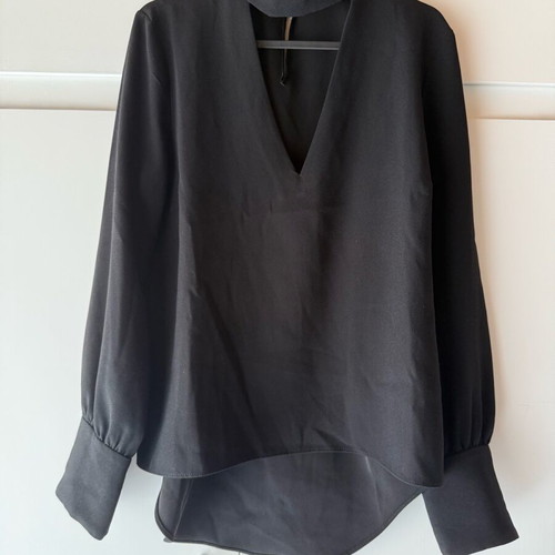 Zara blouse with opening like new, size M, black