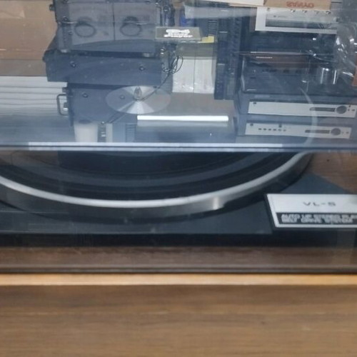 JVC VL5 turntable used with small crack on cover