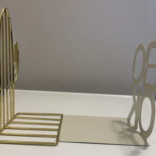 Bookends metal set like new for organized shelves
