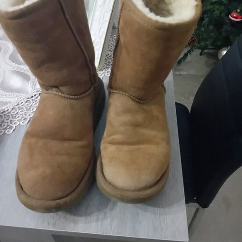 Uggs boots authentic lightly used size 36.5