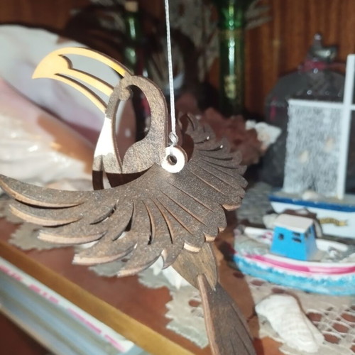 Wooden hanging toucan decoration, 10cm