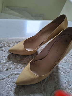 Bournazos leather patent pumps size 39 like new