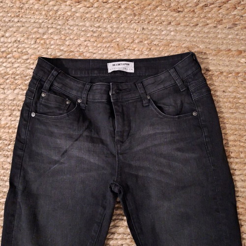 One Teaspoon women's black jeans mid-rise like new with knee rip