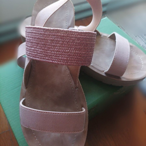 Children's sandals size 38, like new, pink, memory foam sole