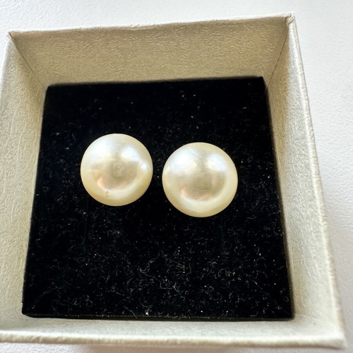Pearl earrings like new, champagne color, silver