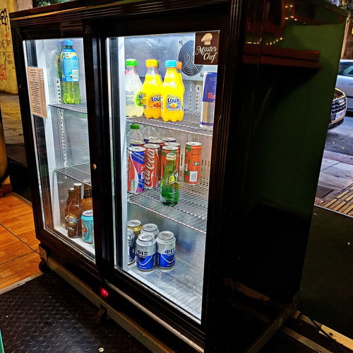 Professional Mini Refrigerator 200lt like new with base and wheels