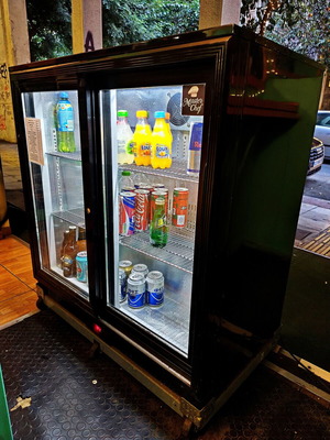 Professional Mini Refrigerator 200lt like new with base and wheels
