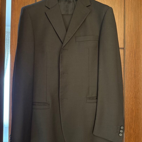 Versace men's suit black like new, size large