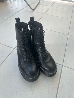 Black platform ankle boots used with laces and zipper size 37