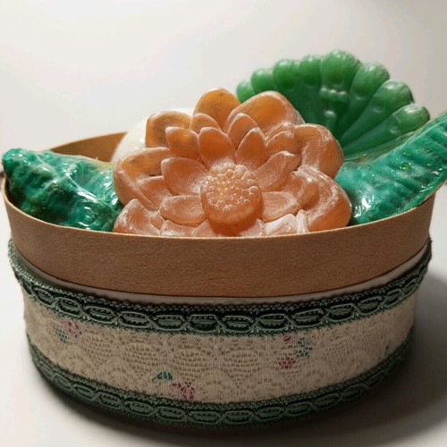 Decorative soaps like new with gift box