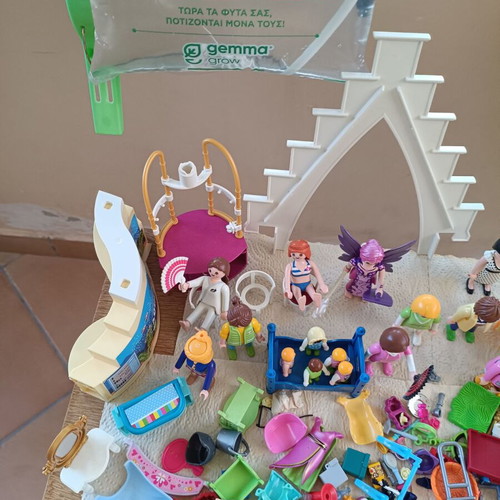 Playmobil lot with princesses and female figures, parts set