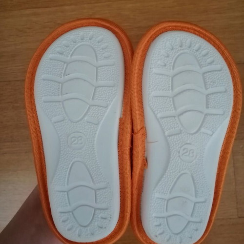 Children's slippers size 28 like new, orange winter house slippers