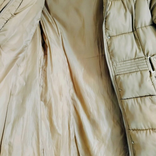 Beige jacket size L with detachable hood and fur like new