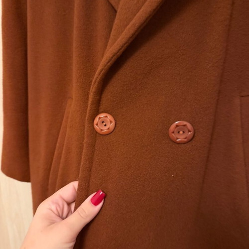 Chocolate women's coat like new with padded shoulders, quality fabric