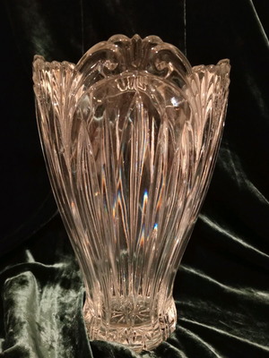 Oneida Augustina Solid Crystal Vase 1994 Like New