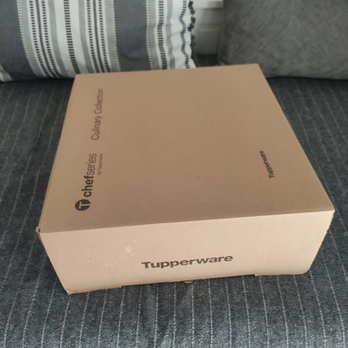 Tupperware 5.7 liters 30 cm new