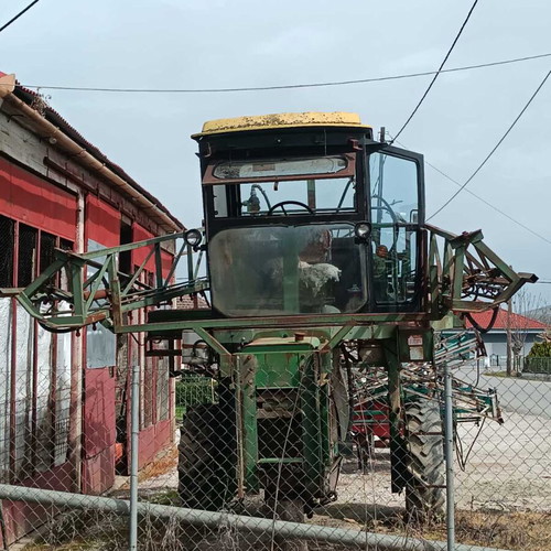 John Deere sprayer used for spare parts
