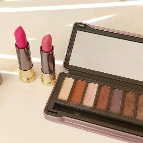 Urban Decay set used with 2 lipsticks, Naked palette, primer and eyeliner