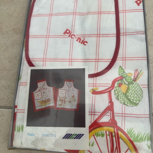 Kitchen aprons new, set of 4 pieces
