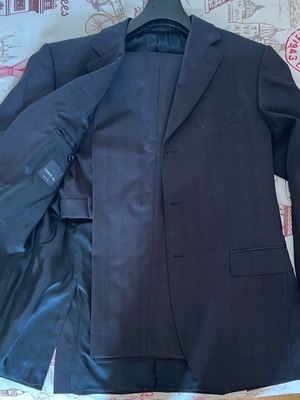 Костюми и кадифено сако като нови, включително Cerutti, Tommy Hilfiger, Ermenegildo Zegna