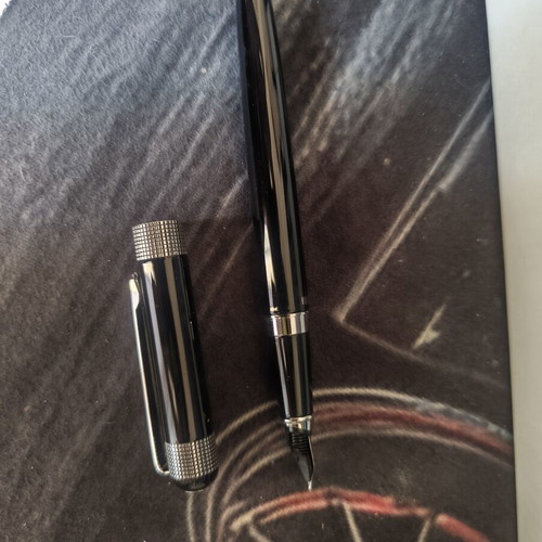 Cerruti 1881 Heritage Black fountain pen new with ink