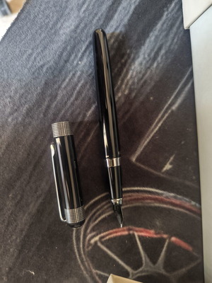 Cerruti 1881 Heritage Black fountain pen new with ink