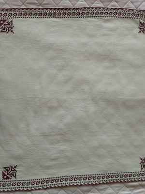 Ръчно бродирана покривка нова, върху панама, размер 58-69 см