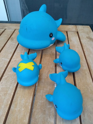 Baby bath toys used, pack with mama and baby whales