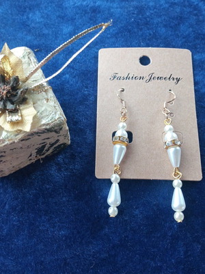 Bijou pearl bead earrings new, white