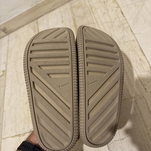 Nike Calm 2.0 kids slippers like new, size 38.5