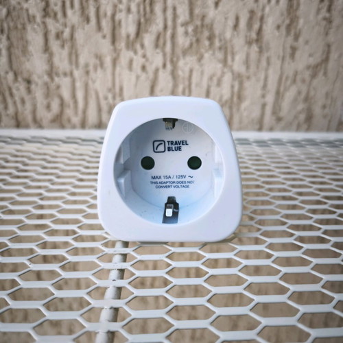 Travel adapter like new from European to US/Japan plug