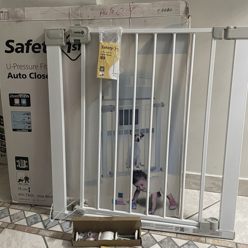 Safety First Auto Close Security Gate new