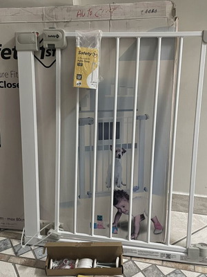 Safety First Auto Close Security Gate new