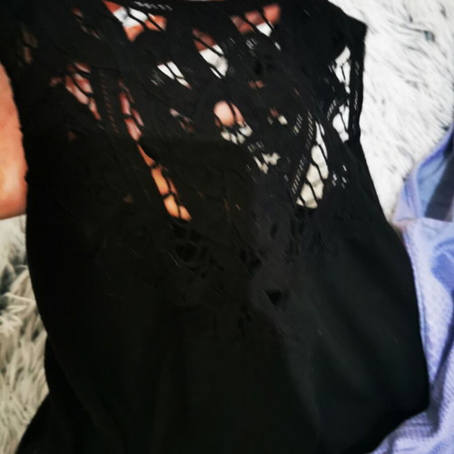 Blouses like new, lace and snake print pack