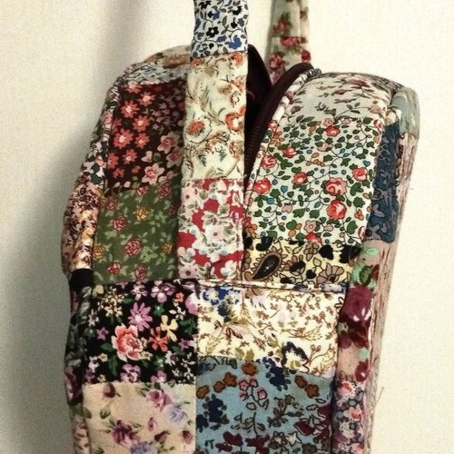 Patchwork Necessaire Handmade, like new, multicolor fabric cylinder bag