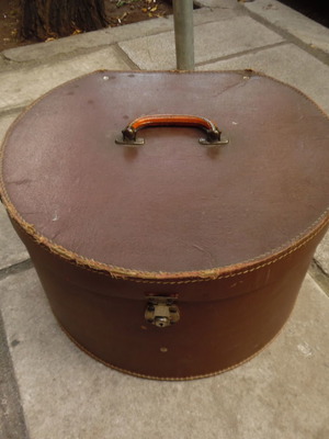 Prewar hat box with metal handle