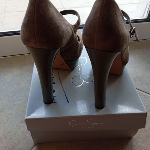 Jessica Simpson pumps like new, size 38, gray suede
