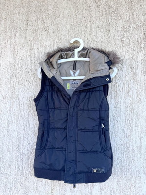 Burton black sleeveless waterproof jacket used, size S