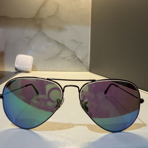 Aviator sunglasses like new with black frame and blue-purple mirror lenses