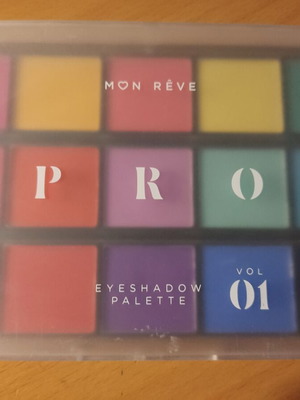 Mon revé palette like new with vibrant colors