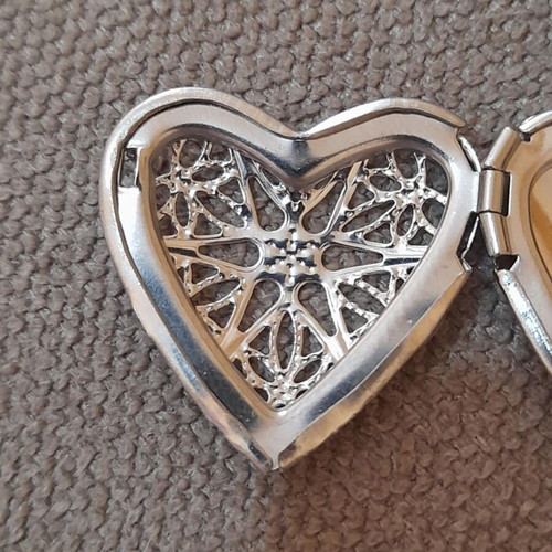 Heart locket pendant new, silver color