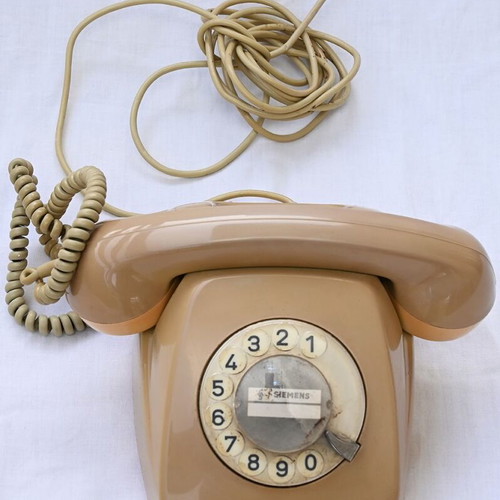 Siemens-FeTAp 611-2 tabletop telephone used, 1970s vintage