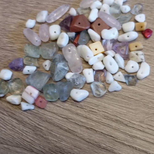 Chips of semiprecious stones for bracelets, 77 pieces