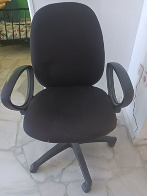 Office chair with armrests, black fabric, adjustable height