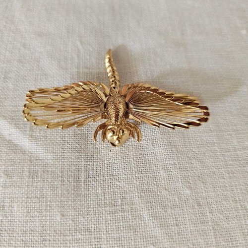 Dragonfly Monet brooch like new, gold-tone finish