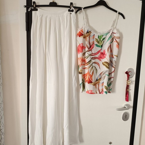 Toi&Moi white wide-leg pants and tropical lingerie top set